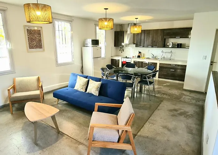 Modern house with garden close to Arístides